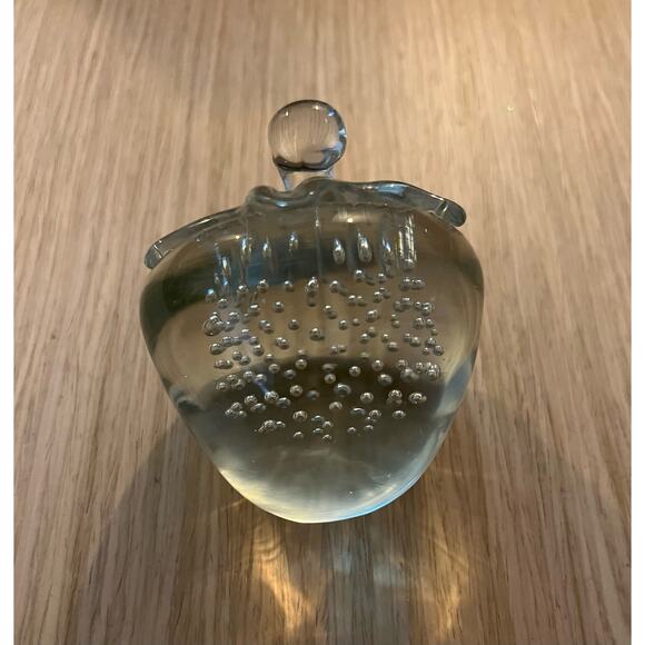 Vintage Strawberry Paperweight Art Clear Glass Controlled Bubbles 4" Wide - Picture 7 of 10